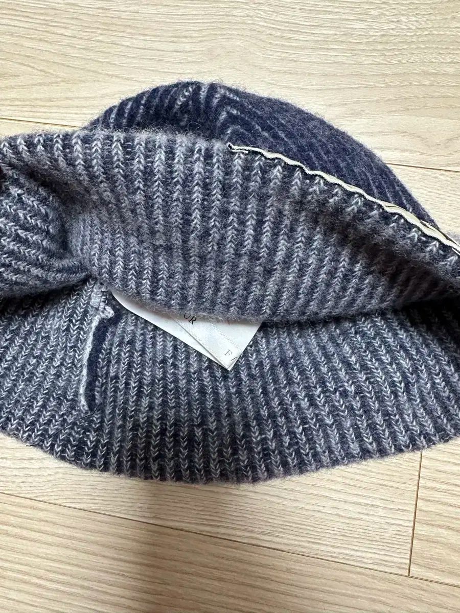 SATUR ロゴワッペン ビーニー ☆ SATUR ☆S LOGO BRUSHED BEANIE (SATUR/ニットキャップ