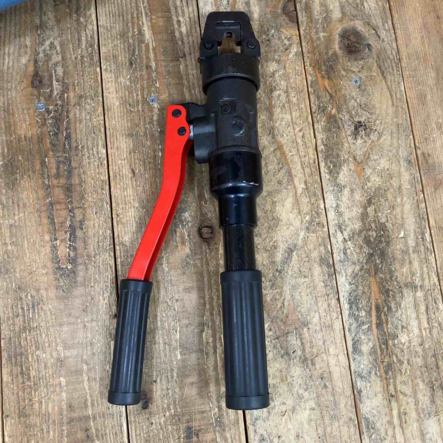 泉精器(IZUMI) 手動油圧式圧着工具 9H-60【所沢店】 手動油圧式