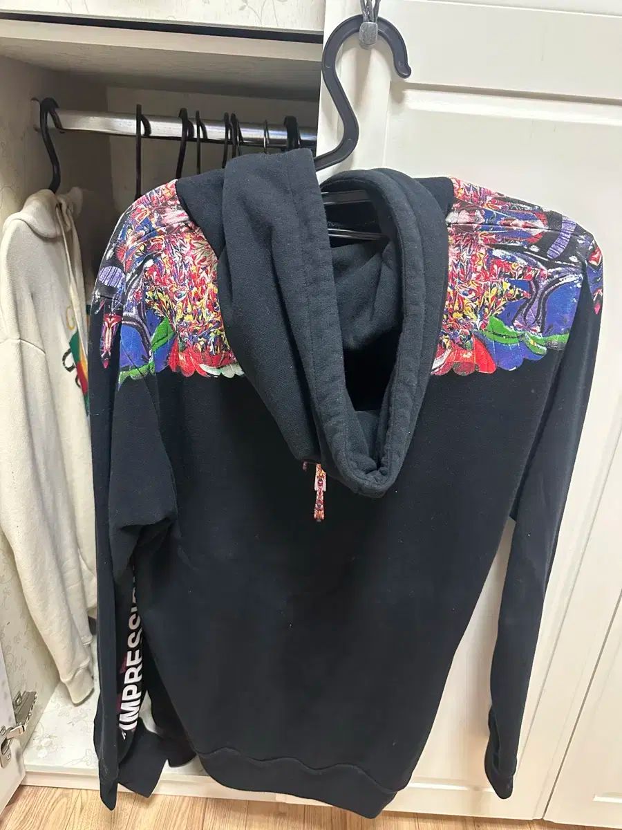 マルセロ 解き放て フード付きTシャツ