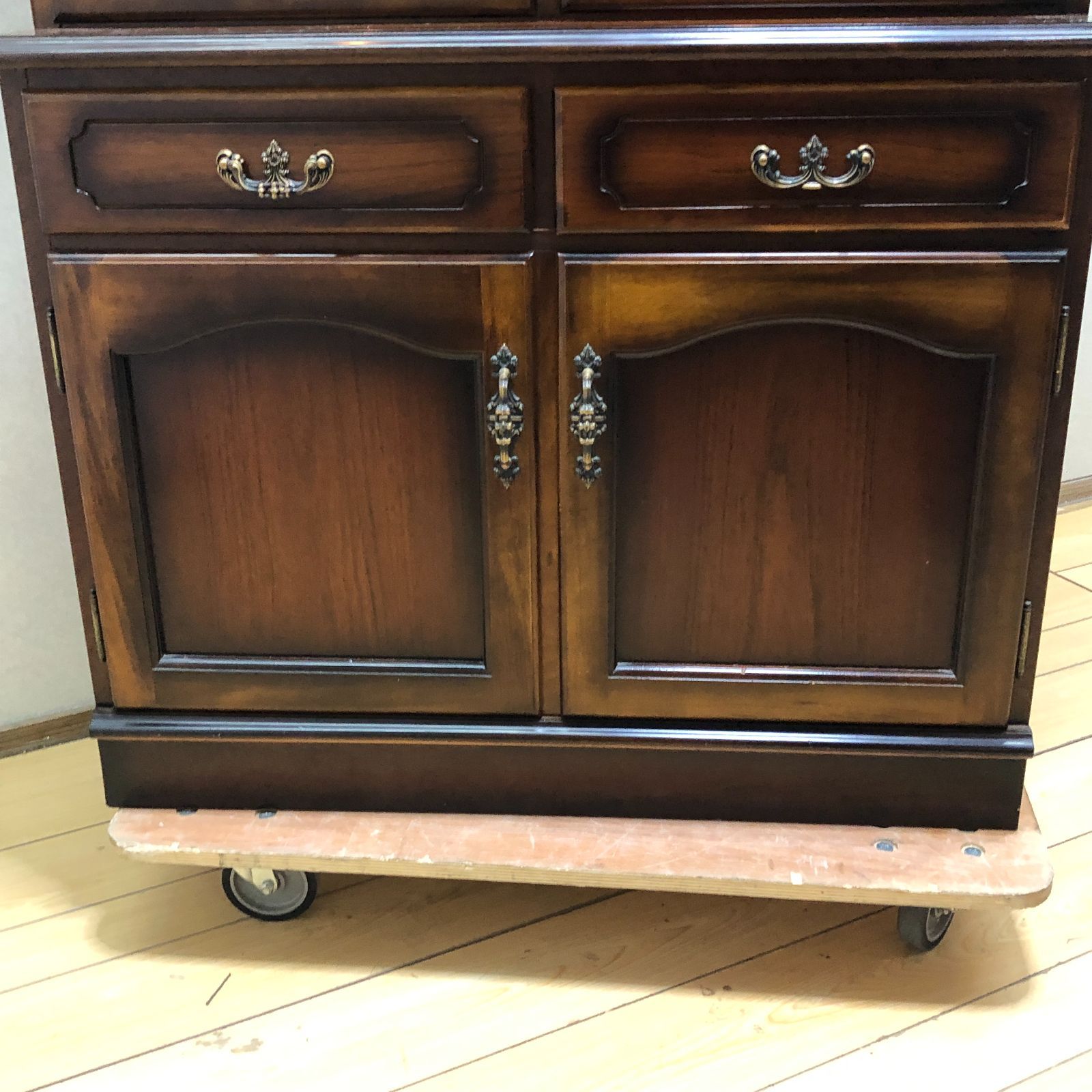 希少3面ガラス採光】【古家具】カリモク 飾り棚 定番 コレクション