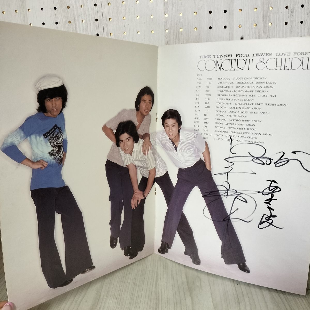 サイン入り パンフレット 解散コンサート フォーリーブス LOVE FOREVER 1978年 江木俊夫 青山孝 012335 サイン入り パンフレット 解散コンサート フォーリーブス LOVE