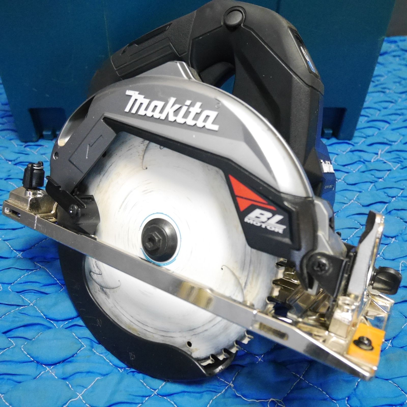 送料無料 バッテリー2個付 マキタ 165mm 充電式 マルノコ HS001G 電動 工具 切断機 丸のこ 丸ノコ 丸鋸 makita 木工用