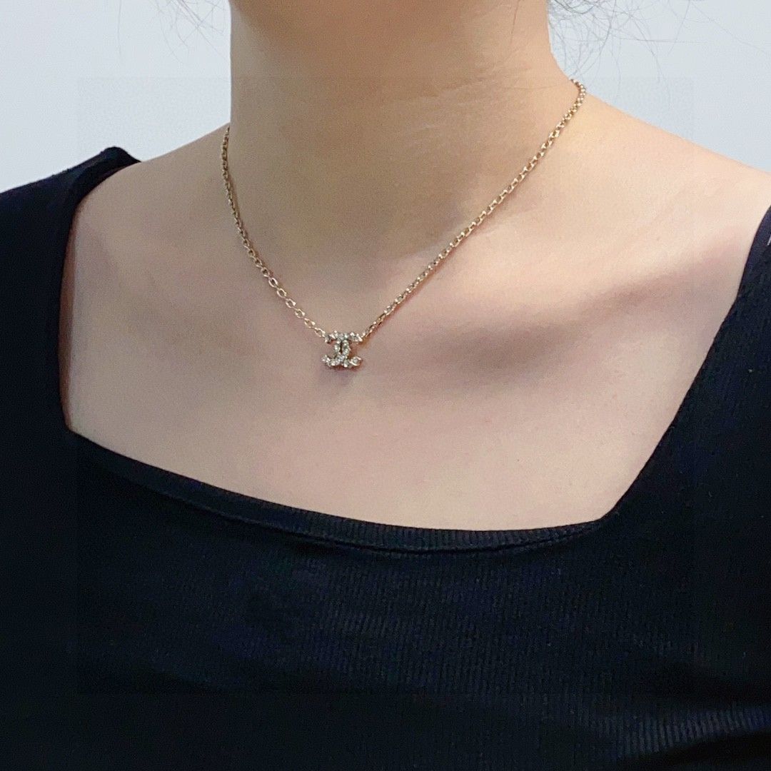 今日 Chanel 最新ダブル C シャンパンゴールド ダイヤ ペンダントネックレス