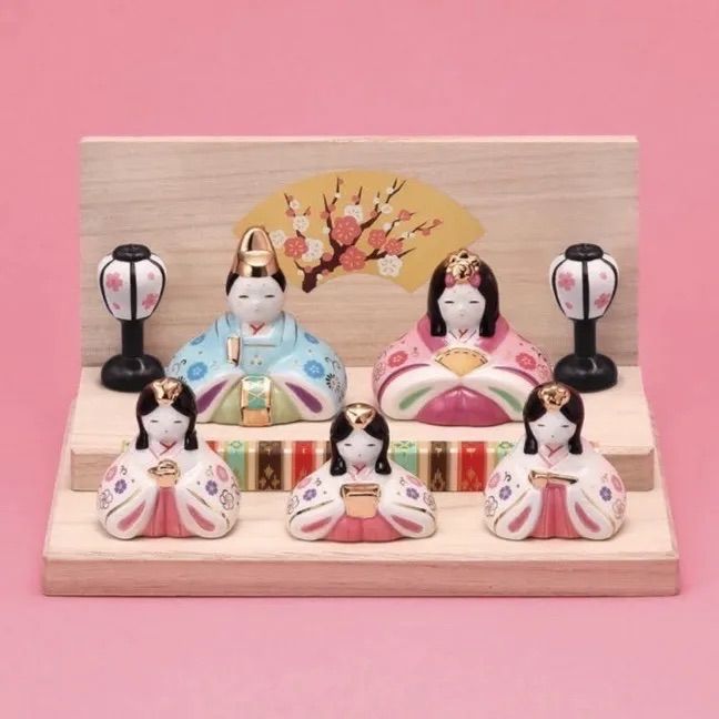 再入荷 ひな人形 平飾り 五人飾り 薬師窯 彩絵華小紋雛 段飾り 雛人形 雛飾り コンパクト お雛様 ひな祭り 初節句 お祝い 縁起物 桃の節句 陶器の雛人形 コンパクト雛 節句 和モダン 季節飾り ひな人形 小さなお雛様 インテリア