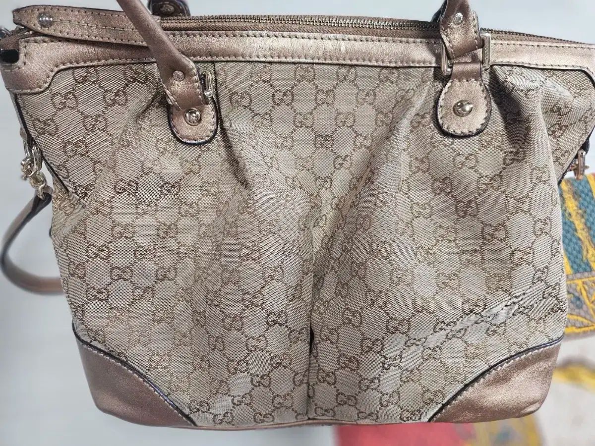 GUCCI グッチ