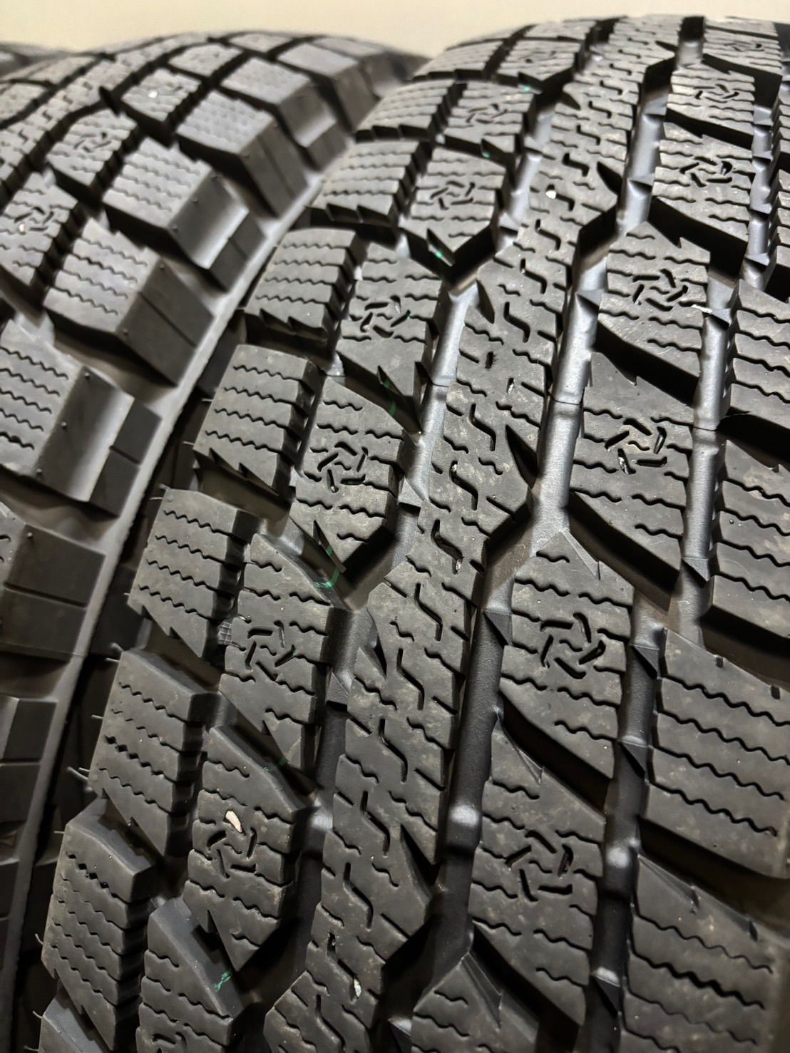 185|85R16 105|103N LT 8PR TOYO|OBSERVE W|T-R 23年製 スタッドレス 4本 ジムニー 南7-K387 TRITUETUBI_COM