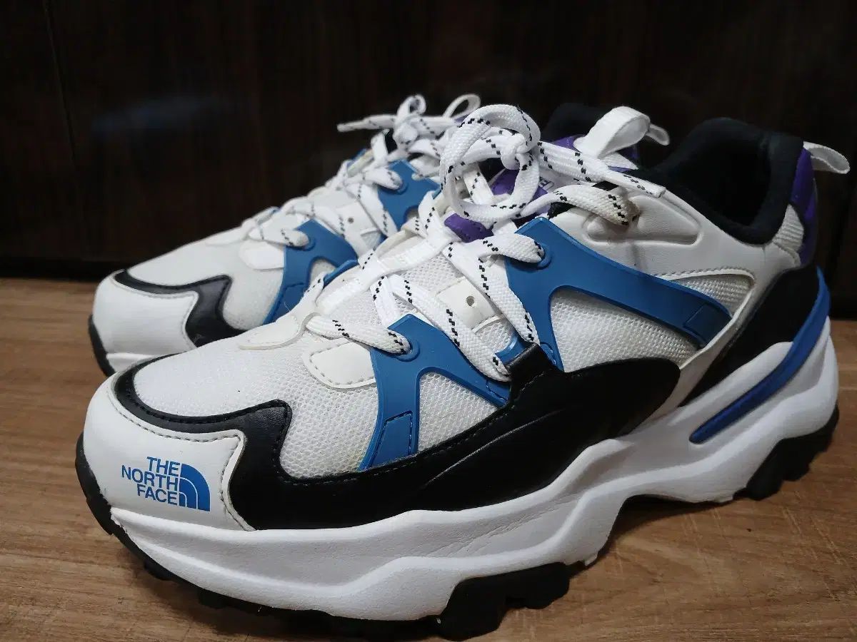 THE NORTH FACE ザノースフェイス スニーカー ホワイトウェーブソード トレッキングシューズ 260mm