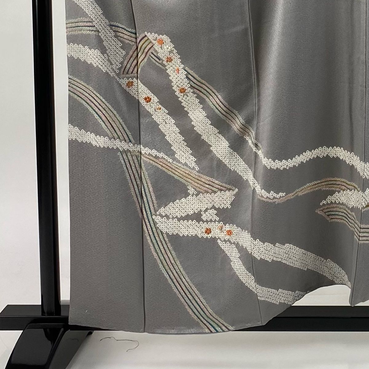 訪問着 身丈156.5cm 裄丈67cm M 袷 草花 幾何学模様 刺繍 金彩 灰色 正絹 秀品