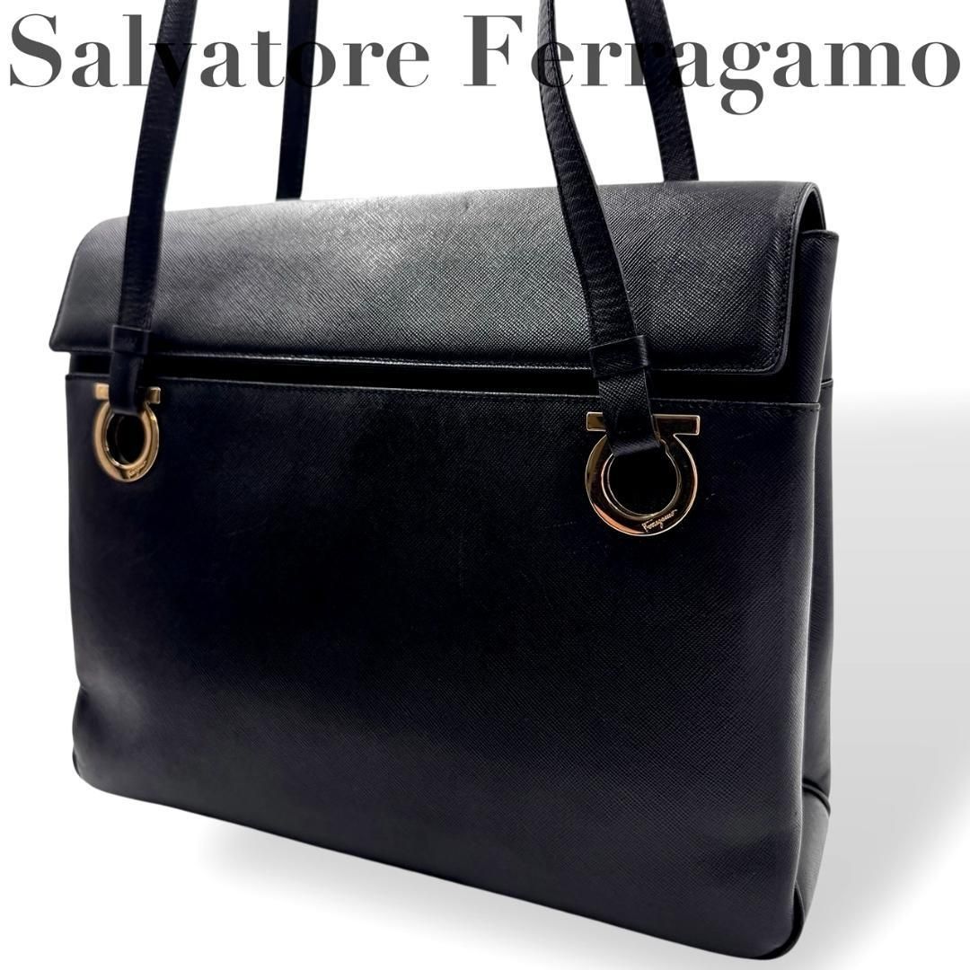 Salvatore Ferragamo サルヴァトーレフェラガモ ショルダーバッグ ガンチーニ ブラック 肩掛け レザー ♯1710