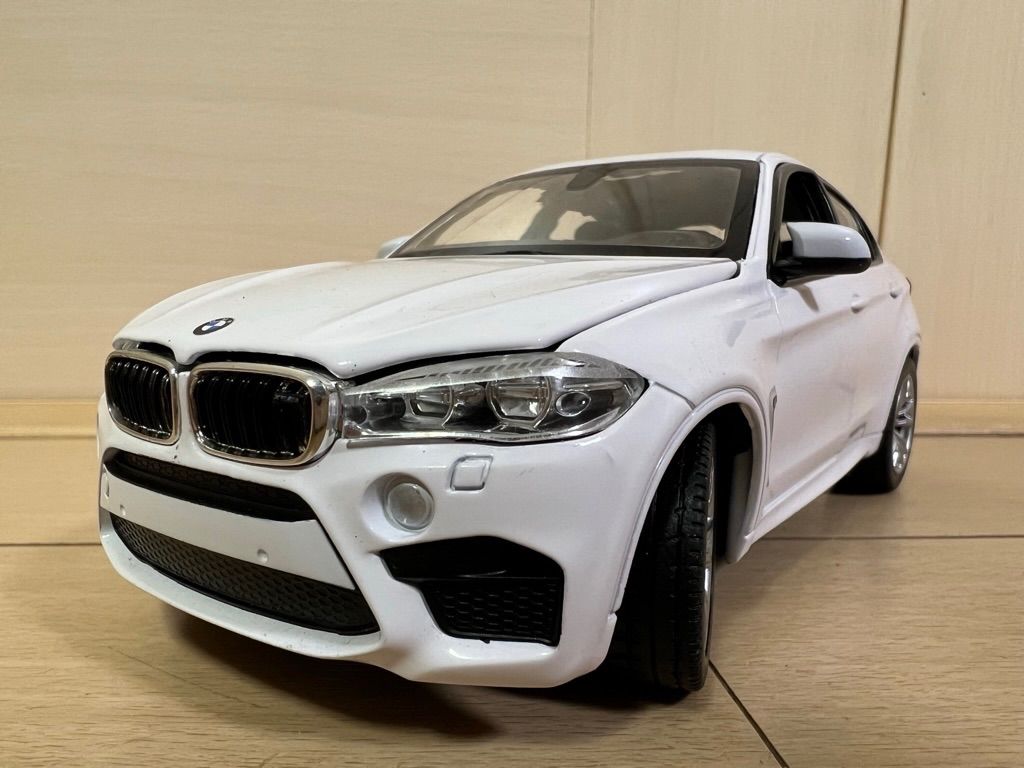 BMW X6 M ミニカー SUV 1/24 H114 - メルカリ