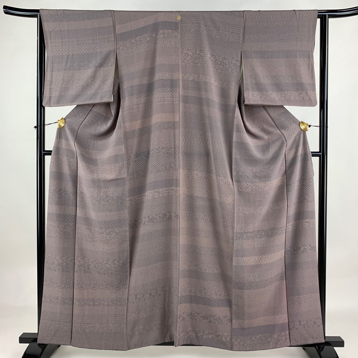 美品 小紋 ダークグレー 唐花 刺繍 身丈163.5cm 裄丈68cm 正絹