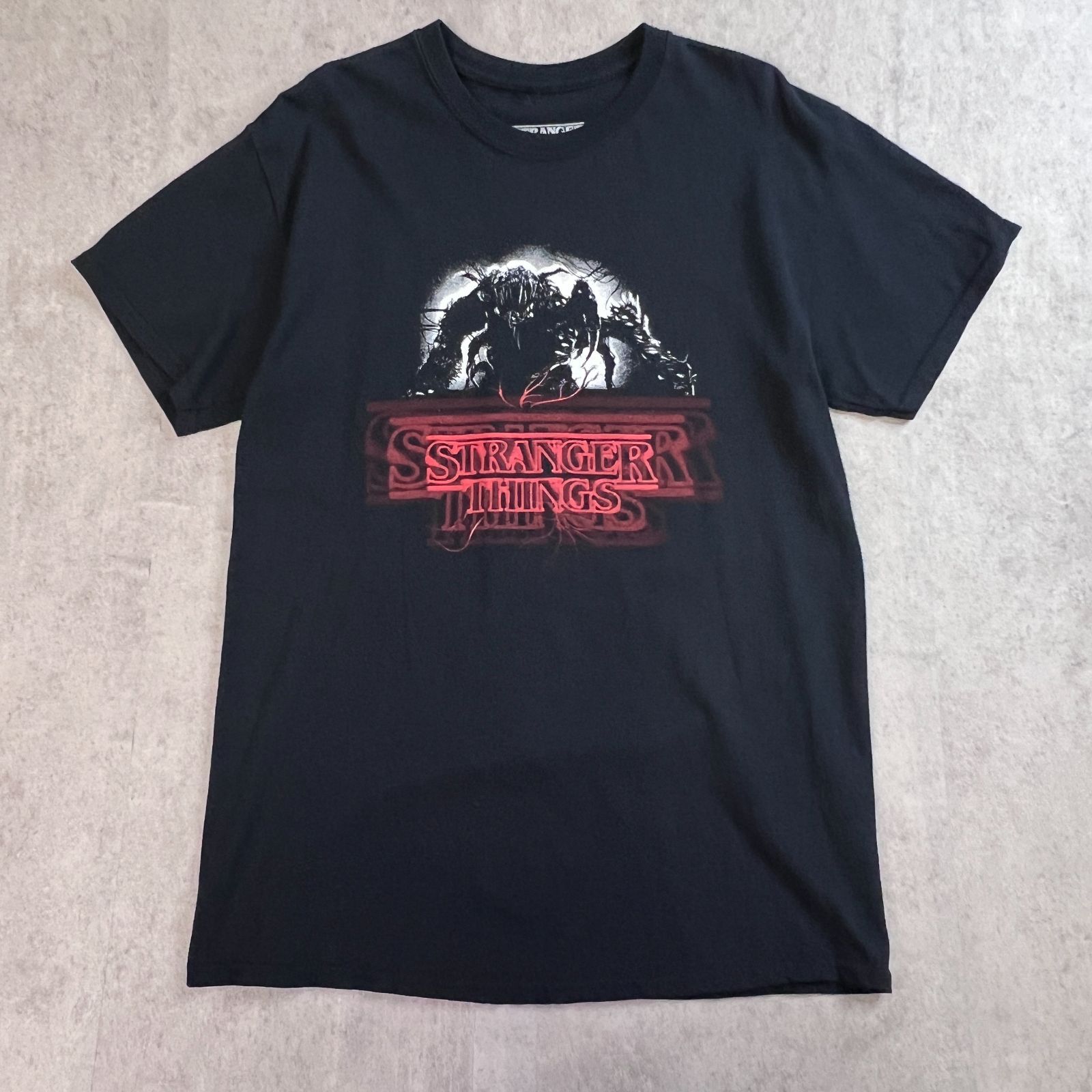 ストレンジャーシングス Tシャツ 黒  netflix ストレンジャーシングス オーバーサイズTシャツ netflix (T