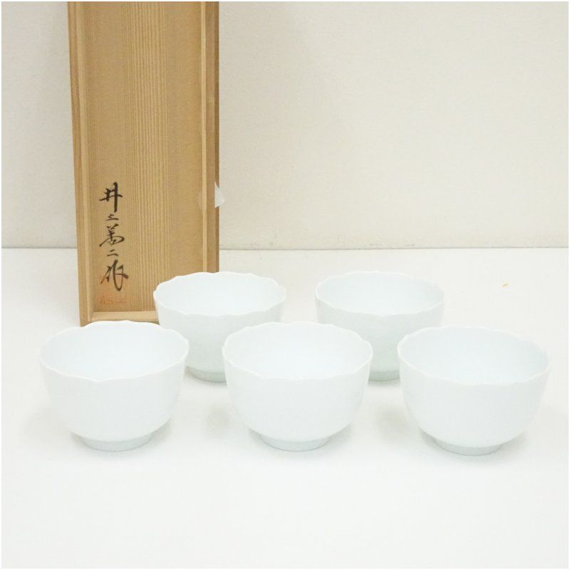 井上萬二窯】有田焼／白磁花形 小鉢揃 5客組 - 佐賀県NPO支援