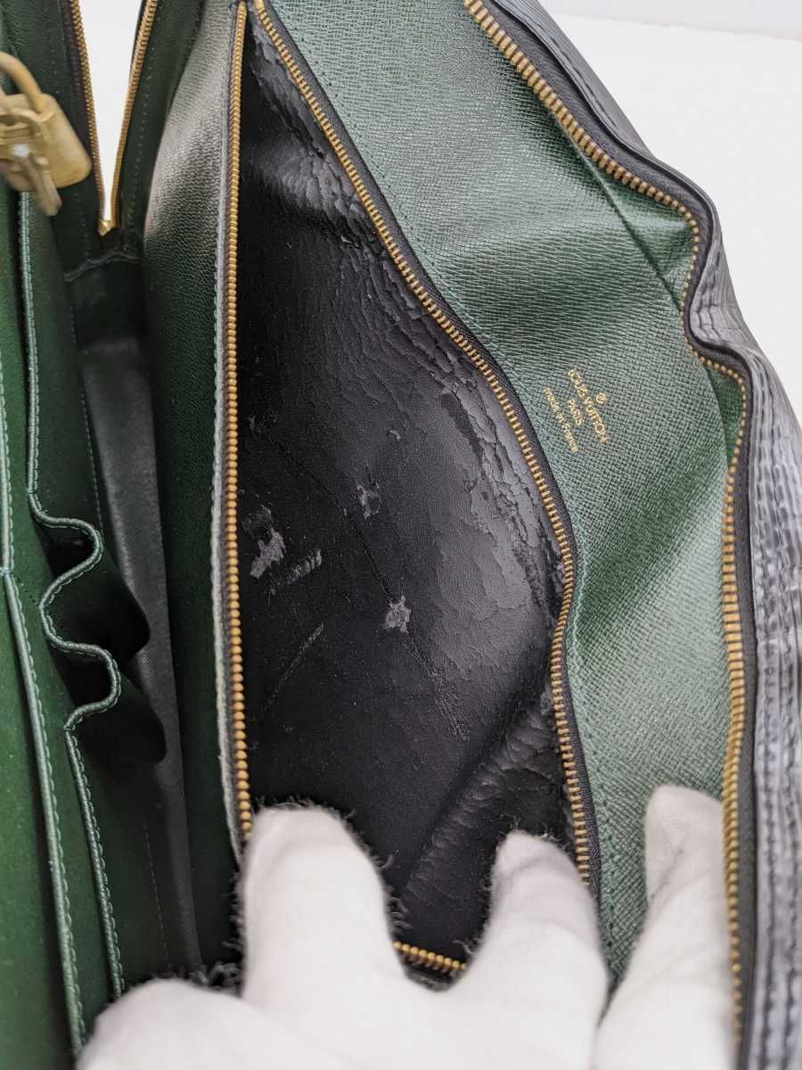 LOUIS VUITTON ルイヴィトン エピ ポルト ドキュマン
