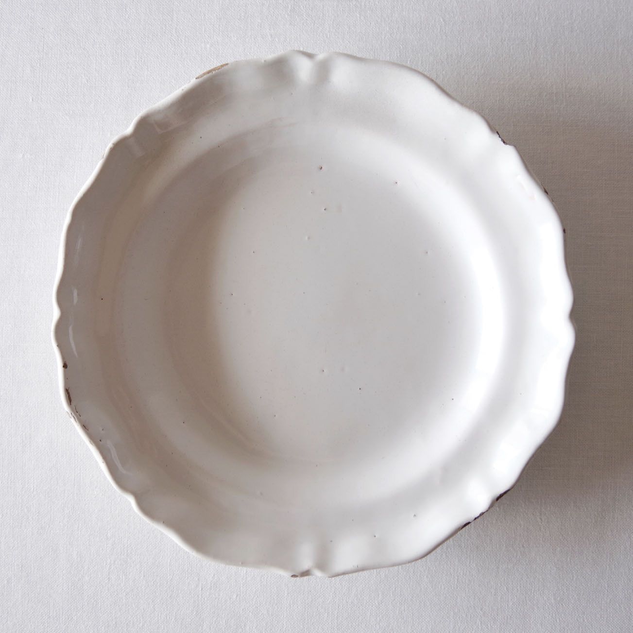 南仏の優美な白釉の大きな花リムプレート SOUTHERN FRANCE／PLATE SF51  