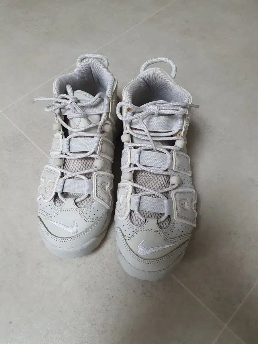 ナイキ 230 アップテンポ ライトボーン