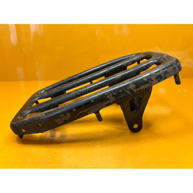 74527 HONDA ホンダ CB72 C92 ベンリィ 125 リアキャリア グラブバー 荷台 錆 へこみあり