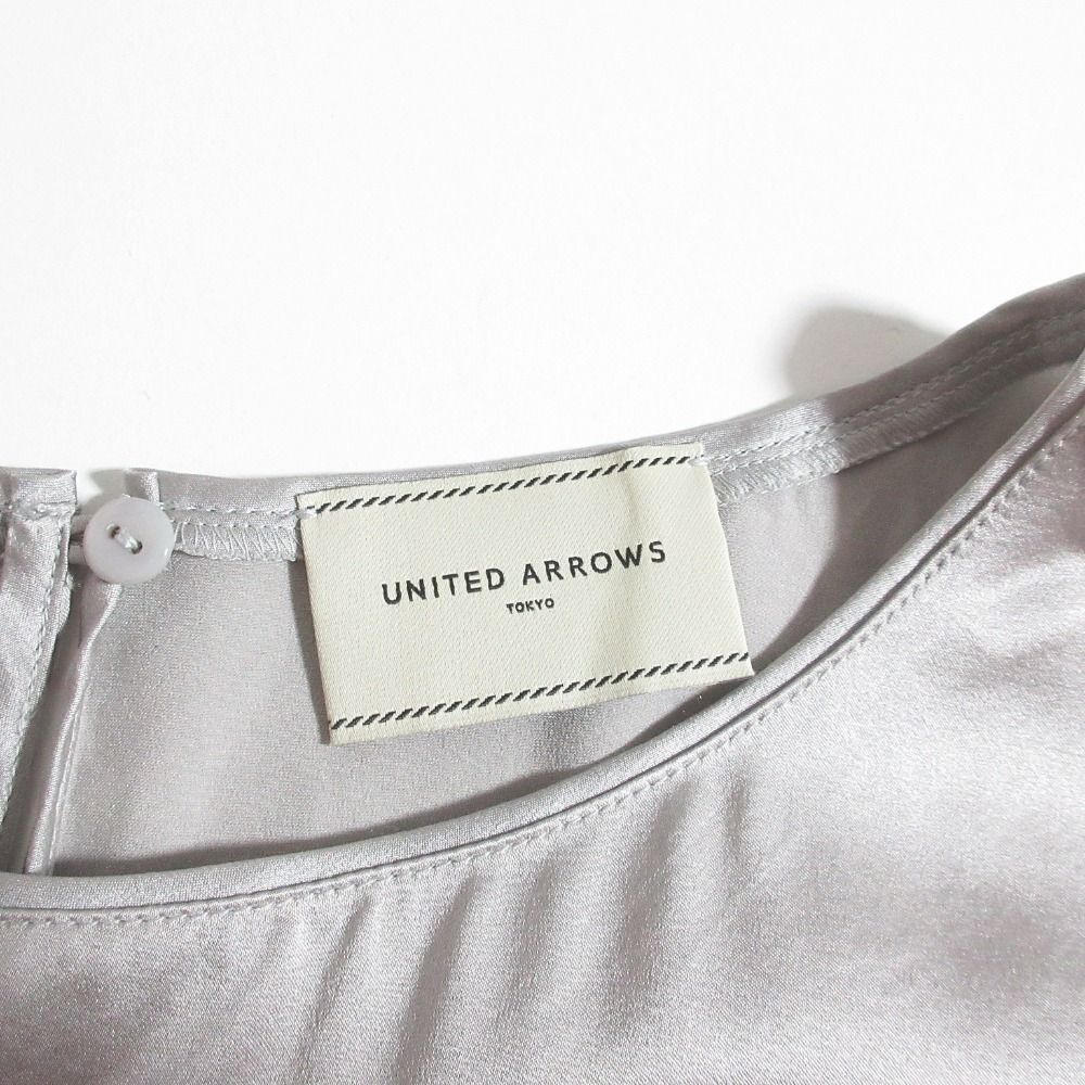 美品 UNITED ARROWS ユナイテッドアローズ ストレッチ 半袖 シルクブラウス カットソー シルバーカラー レディース 古着 中古 UNITED ARROWS - 美品 UNITED ARROWS ユナイテッドアローズ