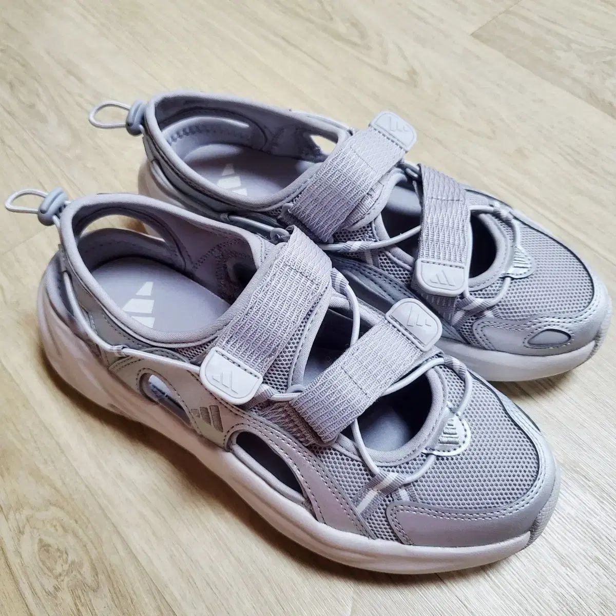 adidas(アディダス) オズウェーブ シルバー 245 サイズ