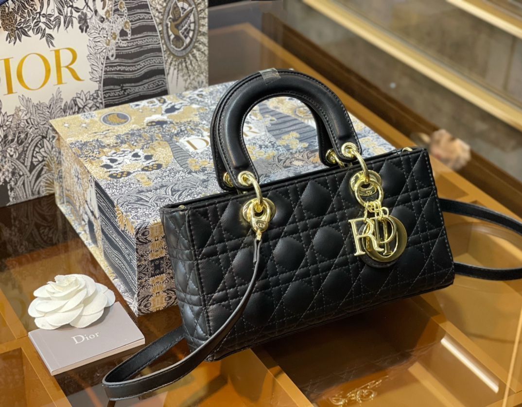 人気沸騰 Christian Dior クリスチャンディオール ショルダー