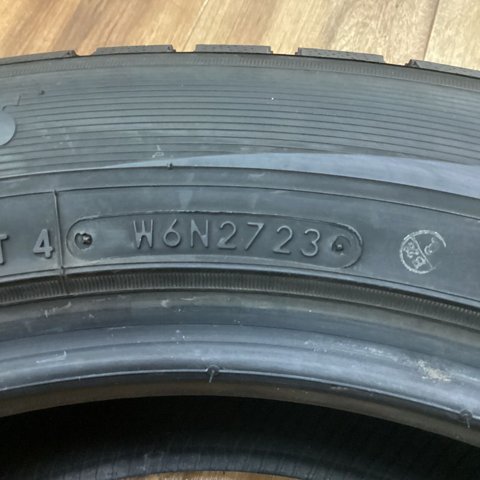 スタッドレスタイヤ 225