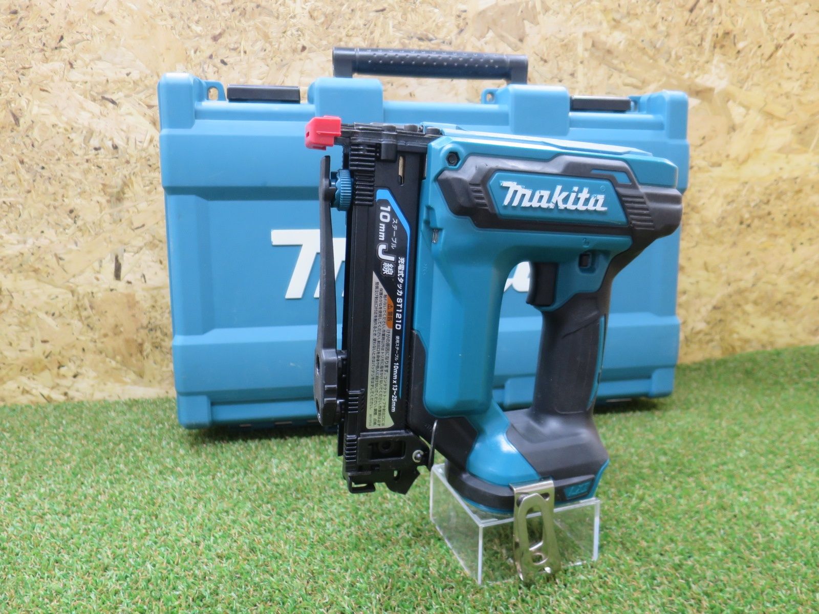 マキタ makita 充電式タッカ 18V バッテリ 充電器別売 ケース付 ST121DZK