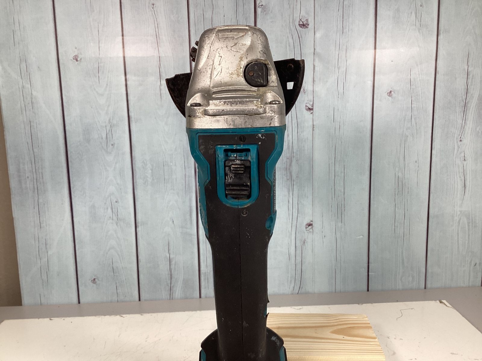makita 100mmコードレスディスクグラインダ