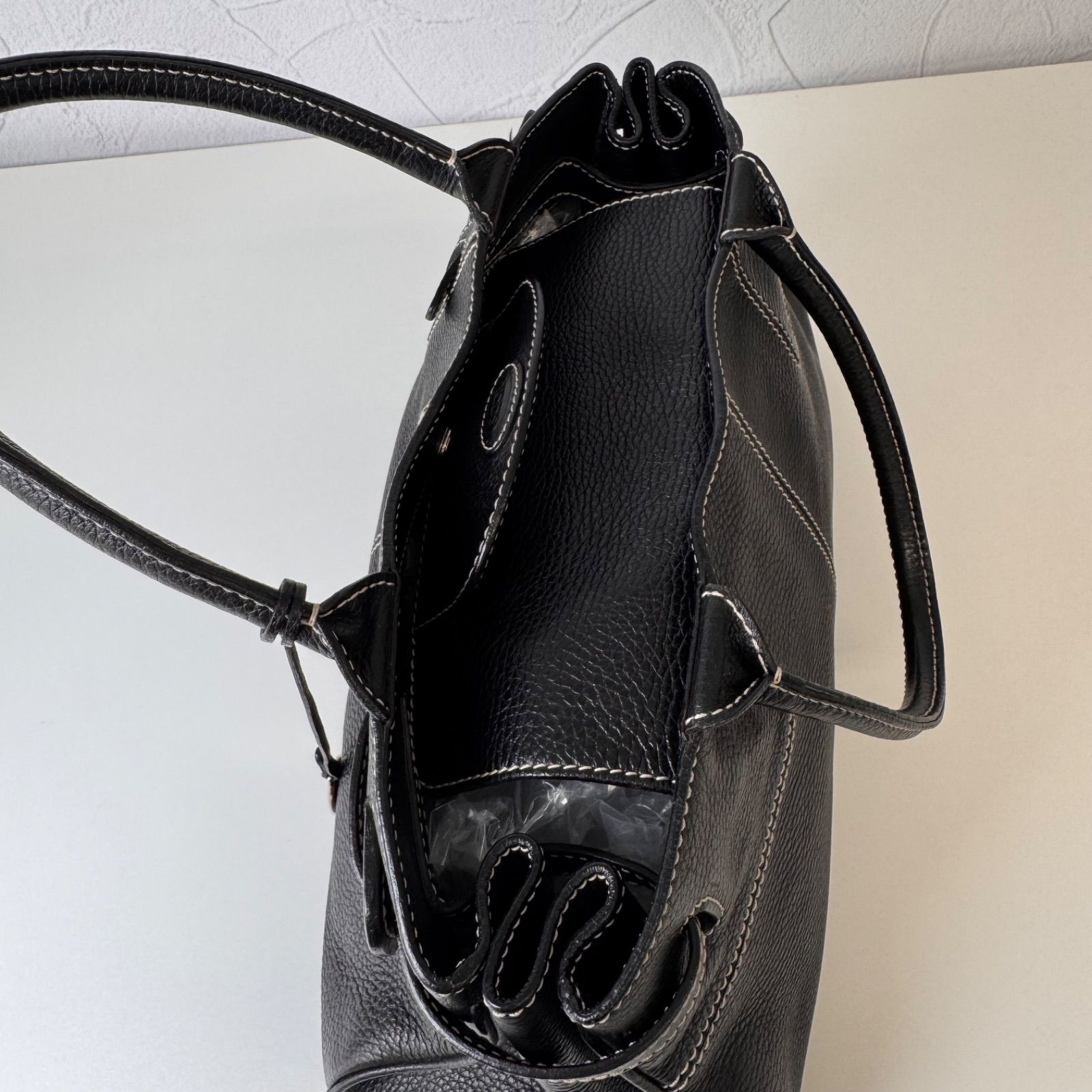 美品 トッズ 大容量 トートバッグ シボ革 ビジネス ベルト チャーム 肩掛け TOD'S - 美品 トッズ 大容量 トートバッグ シボ革 ビジネス