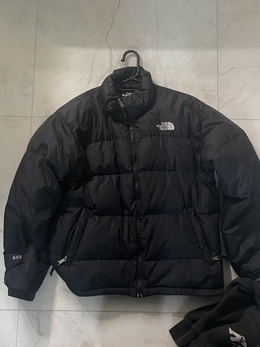 M THE NORTH FACE(ザノースフェイス) 600 Nuptse(ヌプシ) ダウンジャケット