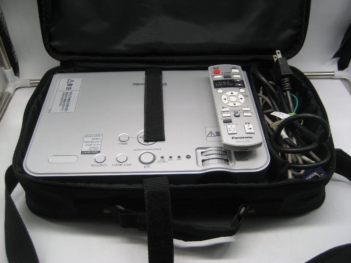 Panasonic◎PT-LB51NT◎液晶プロジェクター◎点灯時間 124h◎2000lm◎D-subケーブル ケース 取扱い説明書等 リモコン付き K1891