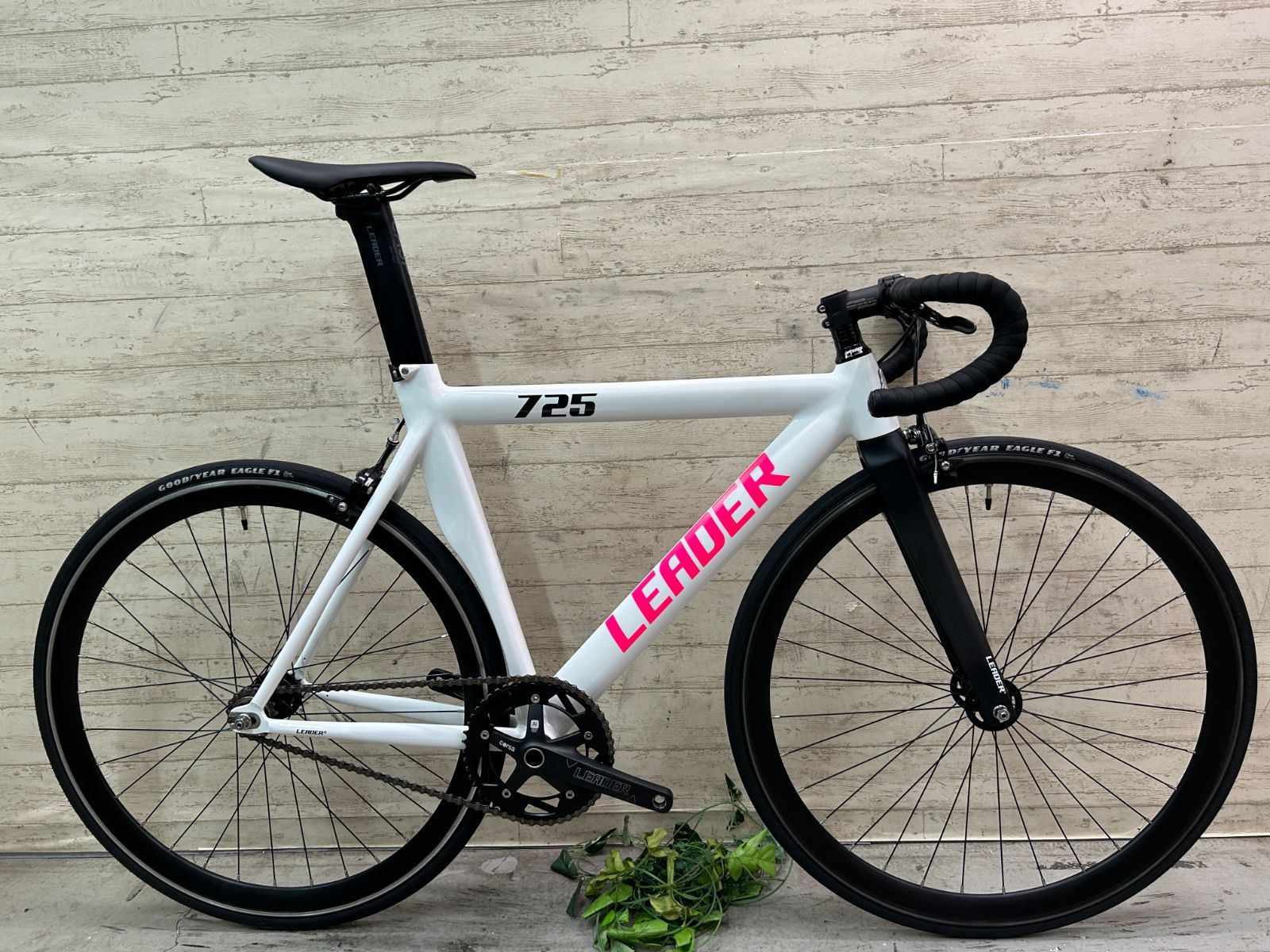テルスポ イチ推し!! 上品!! READER BIKES 725TR 2025 size M 170-180cm 8.5kg リーダー 725 完成車 オリジナルカラーカスタム 700c シングルバイク ピストバイク トラック ダブルコグ