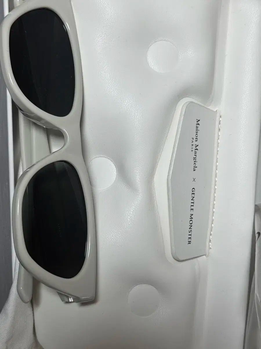 GENTLE MONSTER ジェントルモンスター Maison Margiela メゾンマルジェラ mm208 販売