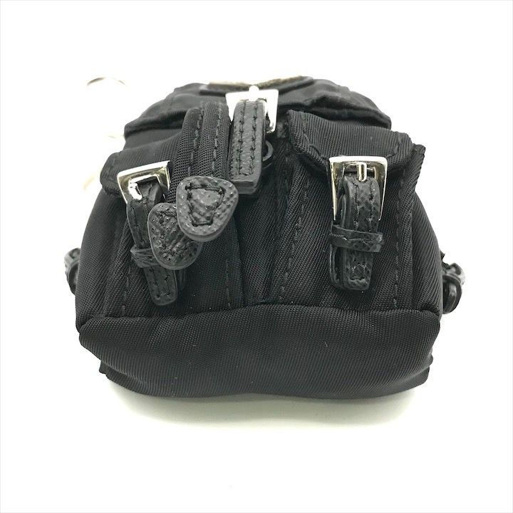 レア 美品 プラダ キーリング キーホルダーキーチャーム リュック 三角プレート レア 美品 プラダ キーリング キーホルダーキーチャーム