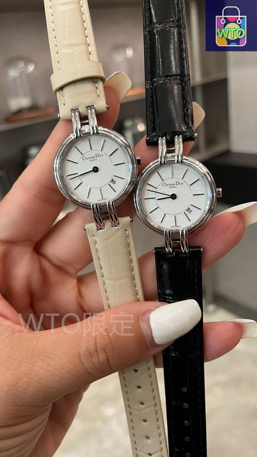 裏蓋にカボチャ馬車彫刻