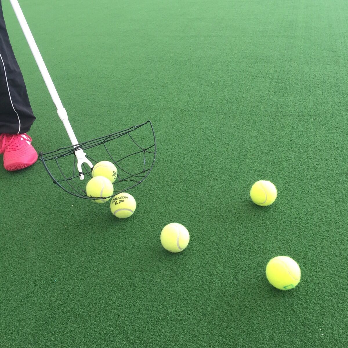 メルカリshops テニスボール拾い機 黒猫バージョン