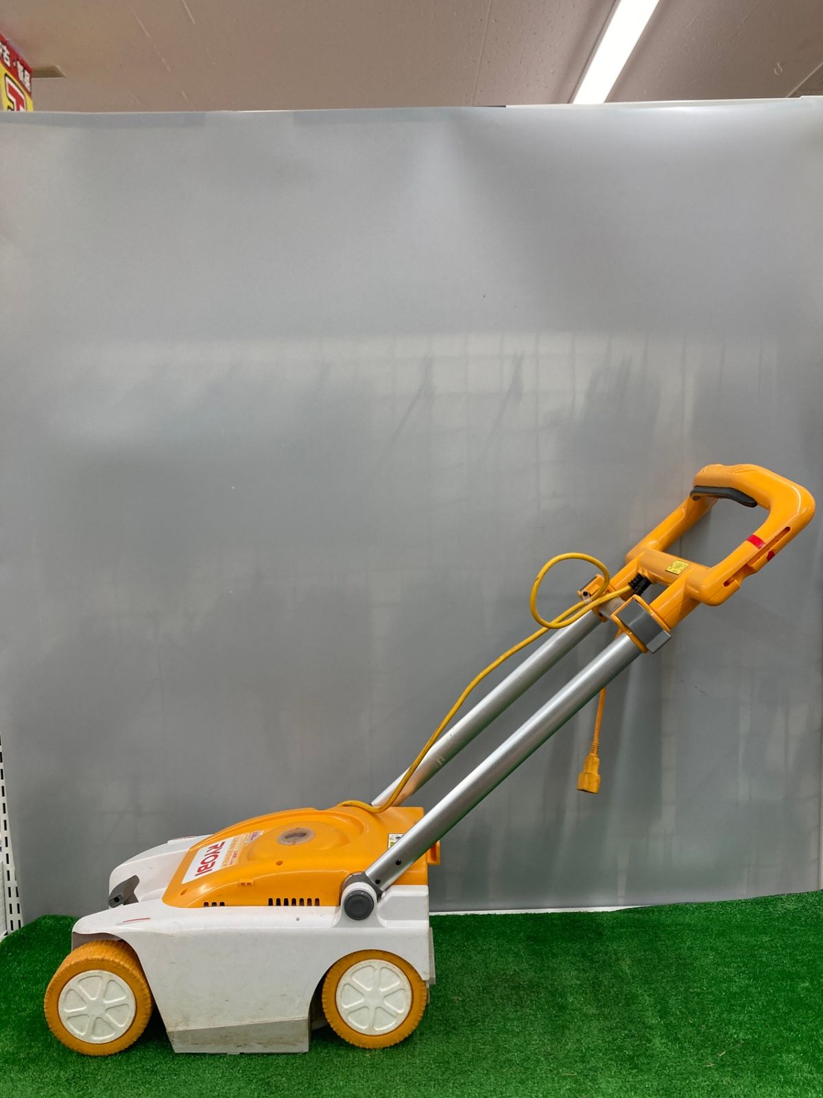 RYOBI 芝刈り機 オレンジとホワイト RYOBI 芝刈り機 電源コード付き LM-2300mekearisa♡ メケアリサ