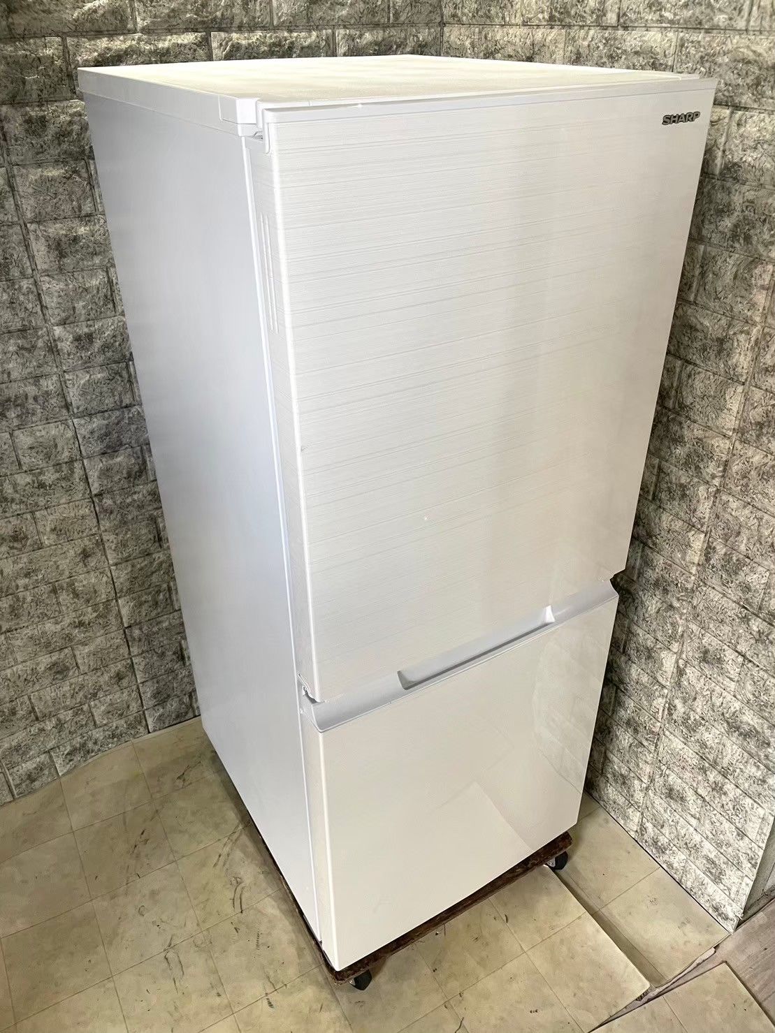 SHARP 冷蔵庫 SJ-D15G-W 152L 2021年製 家電 Fe196 - 冷蔵庫・冷凍庫