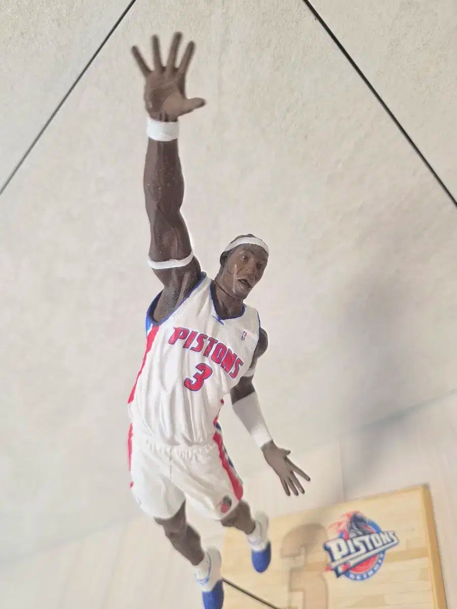 NBA ピストンズベン・ウォーレスフィギュア