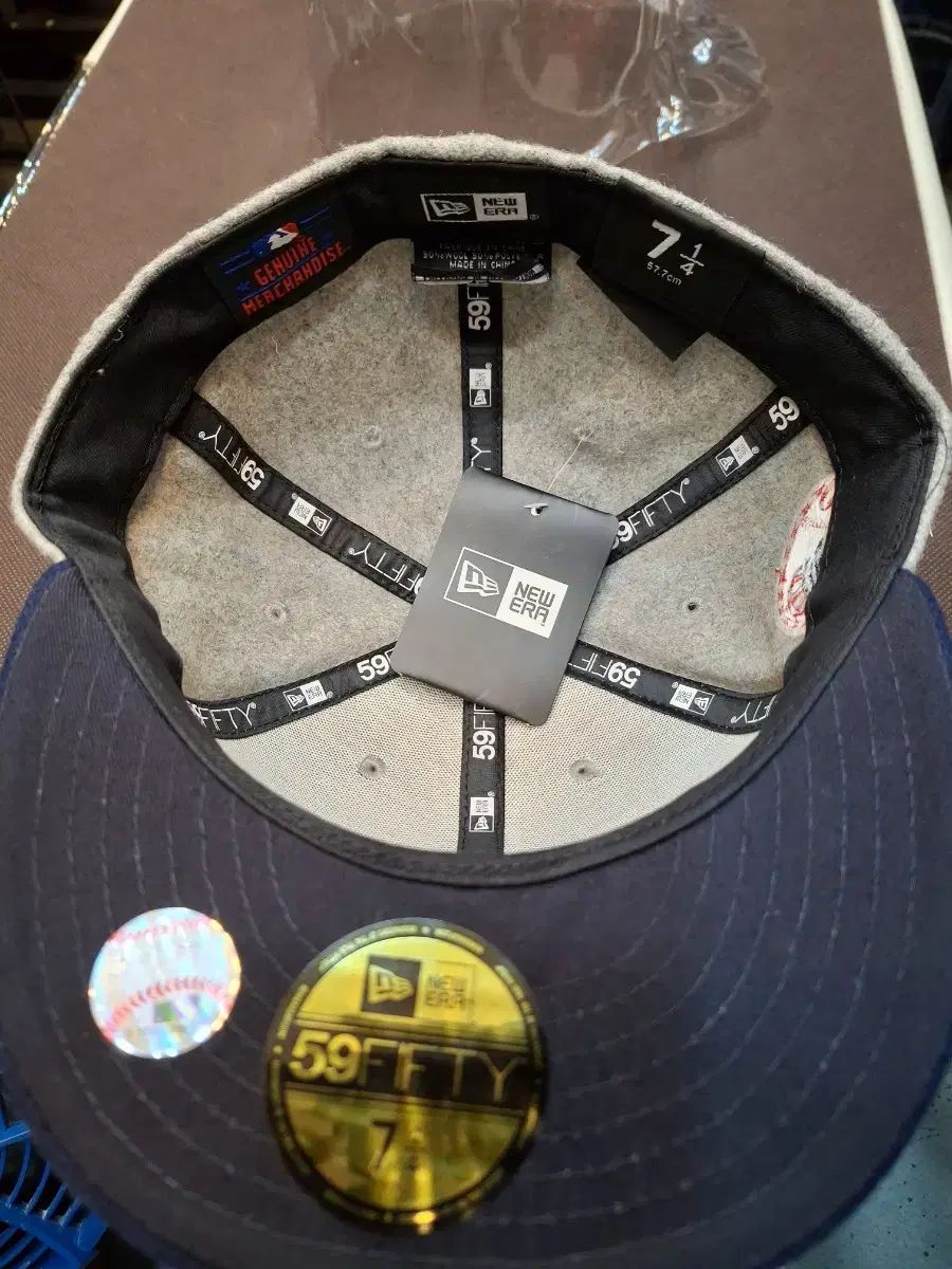 59FIFTY グレー/バーガンディ キャップ、71/4、ピンズ4個 59FIFTY