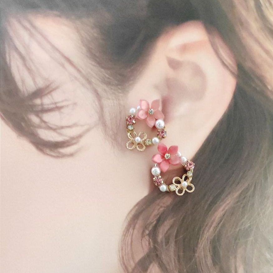No.77　ピンクのピアス　小ぶり　イヤリング　ハンドメイドアクセサリー 桜ハンドメイド2025』ほんのり彩る～スワロフスキーの桜～ピアス