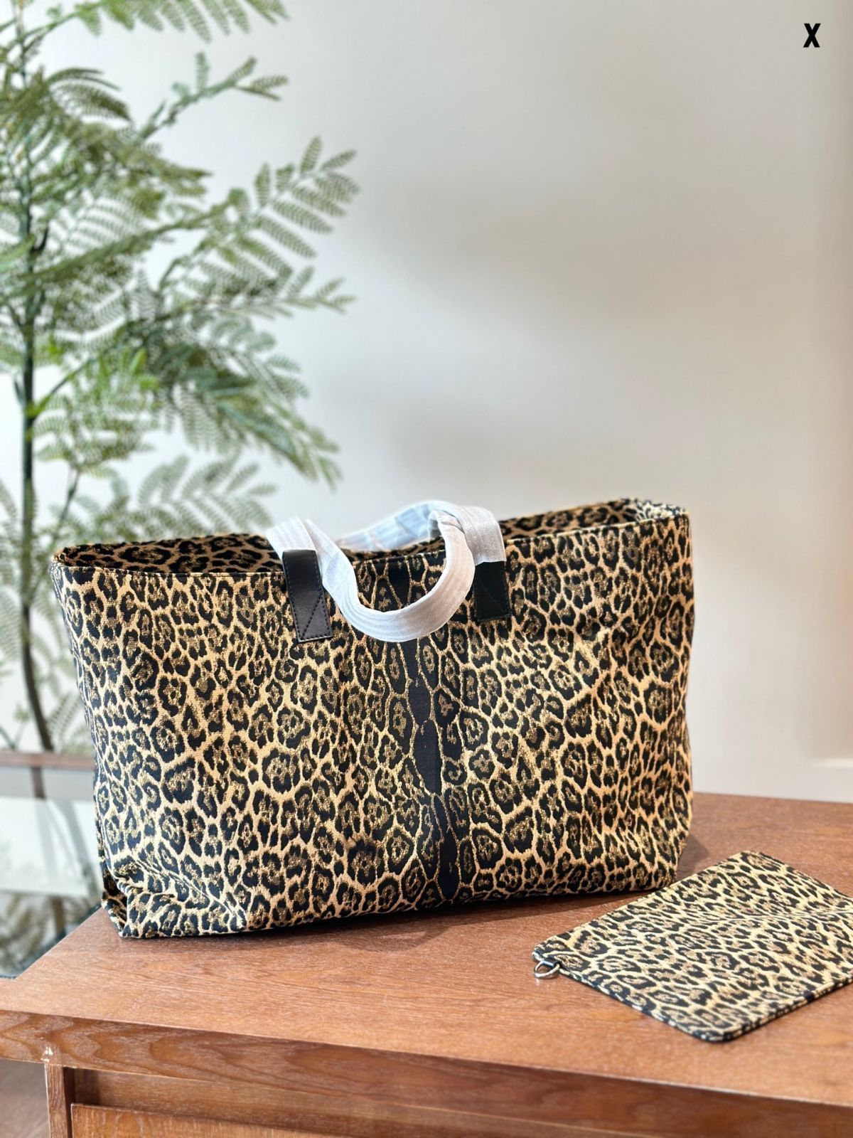 今日 Balenciaga 豹紋 ショッピングバッグ 在庫 価格です DECORATOM_COM_BR