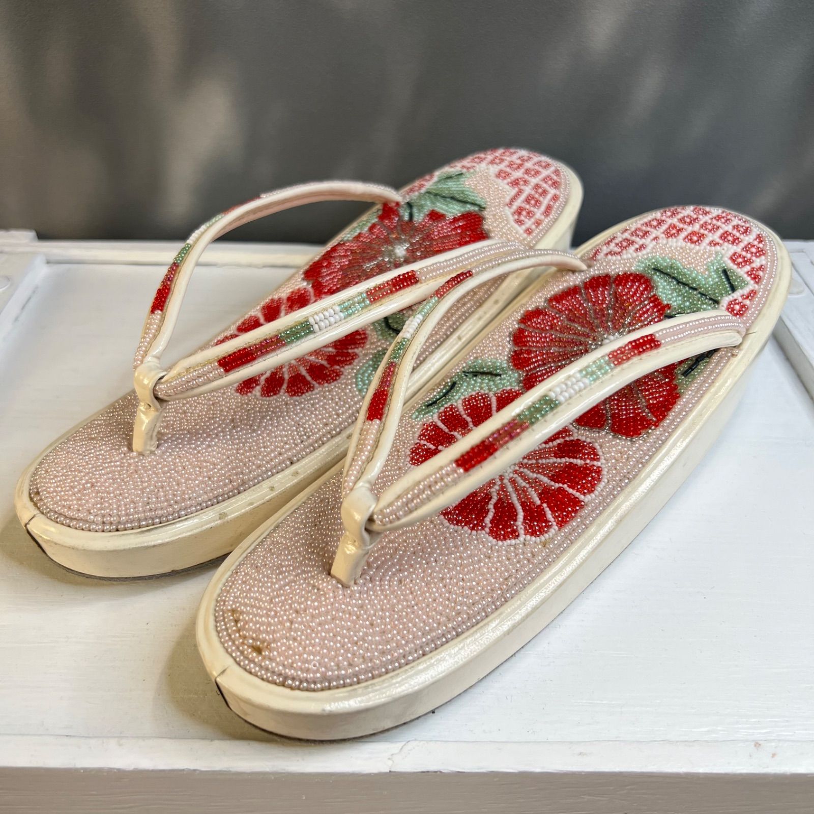 特価】ビーズバッグ 草履バッグセット 白赤 花 可愛い お洒落 和装 特価】ビーズバッグ 草履バッグセット 白赤 花 可愛い お洒落 和装