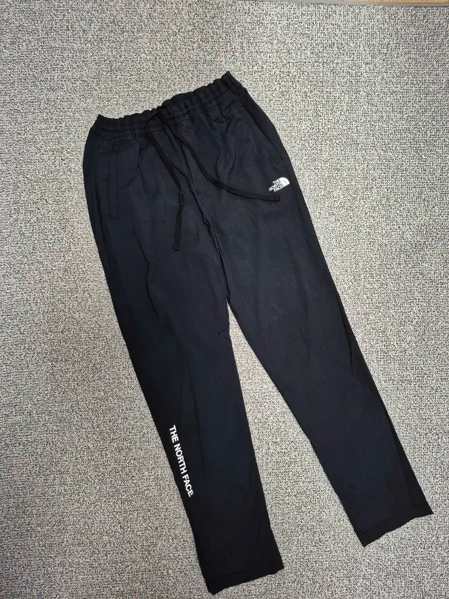 THE NORTH FACE トレーニングパンツ　Lサイズ THE NORTH FACE(ザノースフェイス) トレーニングパンツ