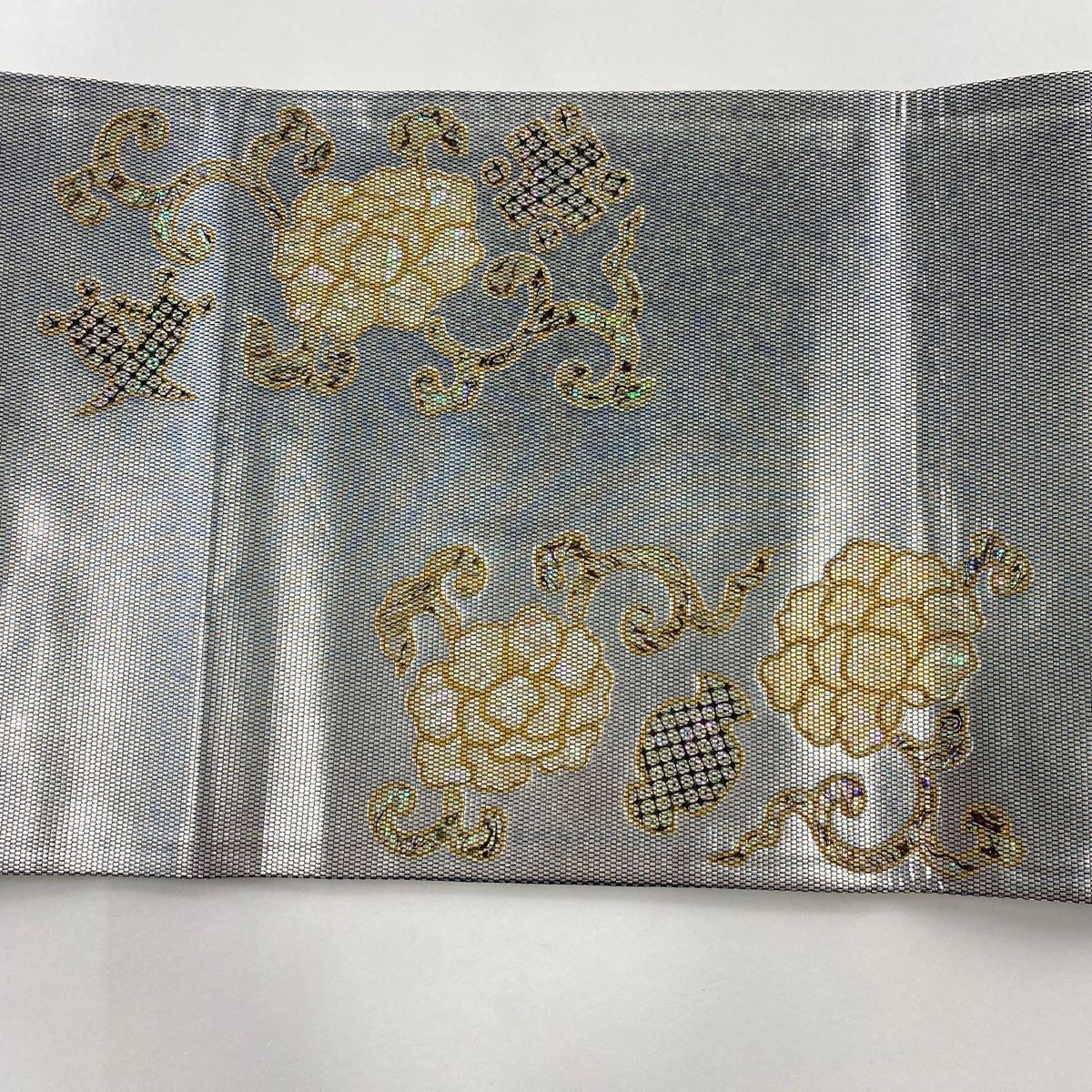袋帯 美品 名品 落款 花唐草 箔 螺鈿箔 銀色 お太鼓柄 正絹