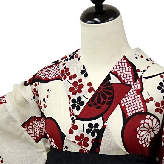 浴衣 レディース 九重 × 中村里砂 浴衣単品 (オフ白地 赤・黒 梅