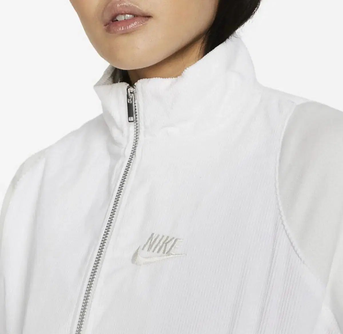 NIKE ナイキ レディース 白 ジップアップ アイテム