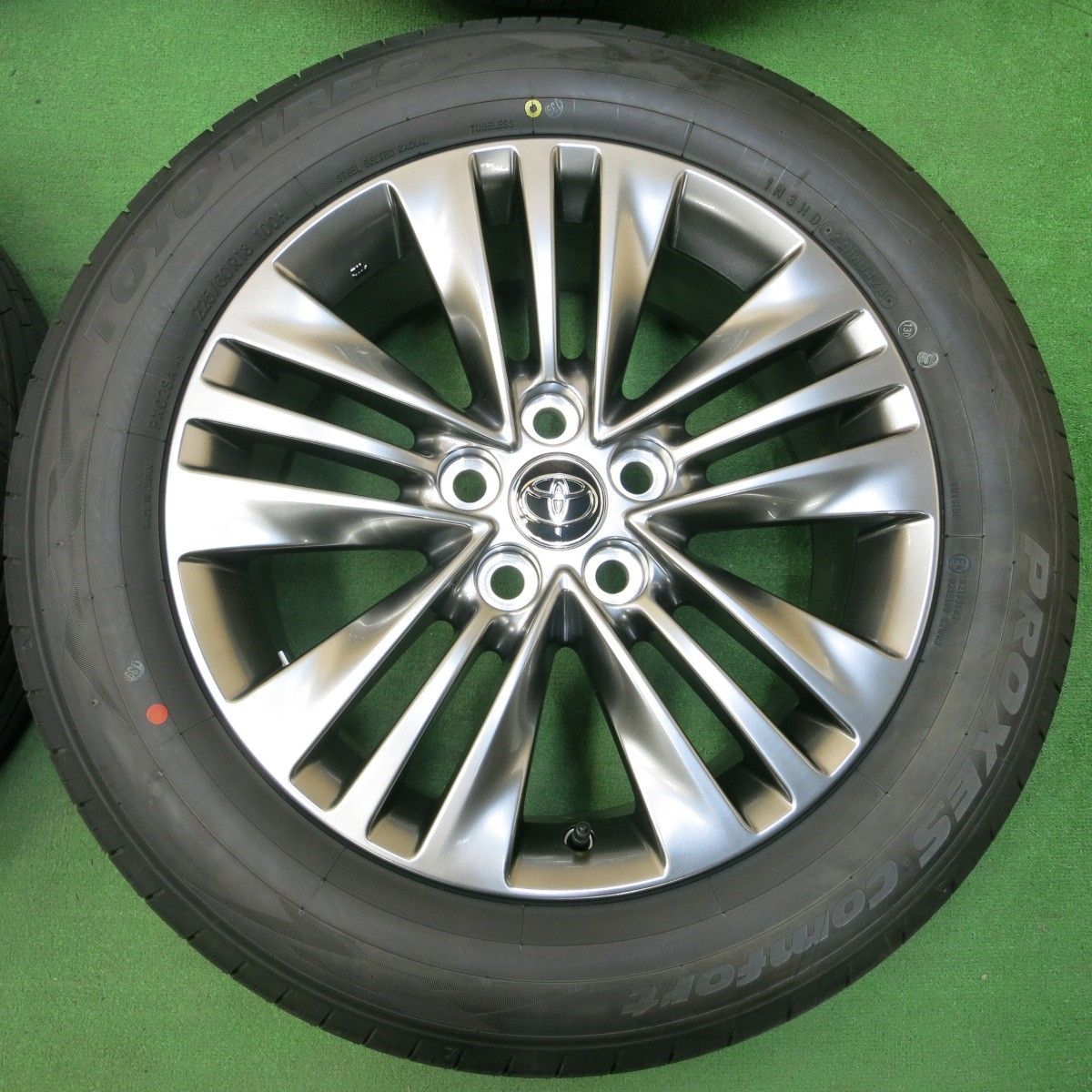 送料無料* 新車外し！24年☆トヨタ 40系 アルファード 純正 225/60R18 