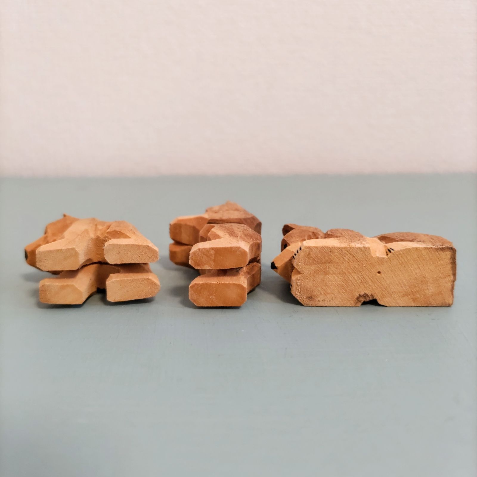 ドイツ工芸品 ミニチュア ひぐま3匹セット 木製 ヘルビッヒ工房