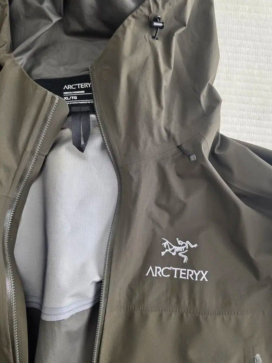 ARC TERYX アークテリクス ハイブリッド ベータ sl ー xl タツ ディープオリーブカーキ