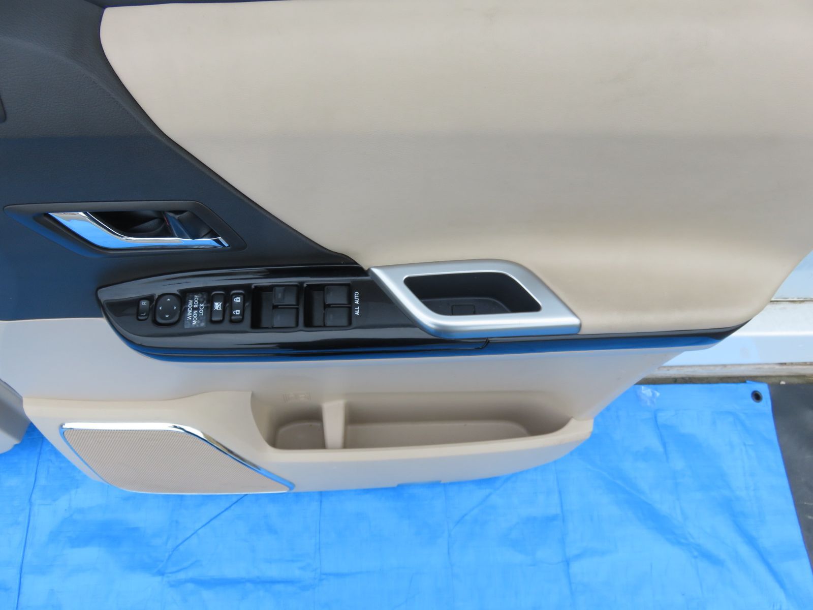 SFC2738 ヴェルファイア GGH20W GGH25W ドアトリム 内張り運転席助手席 PWスイッチ 左右前 ボタンカスタム レザー革 ANH20W ANH25W アルファード